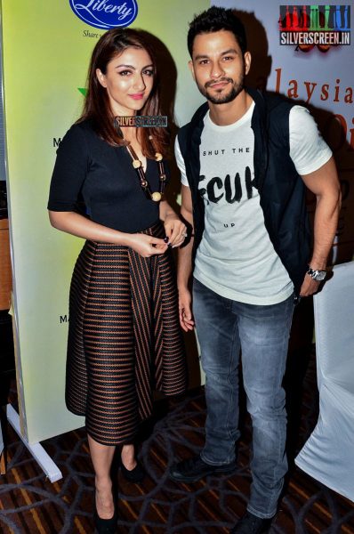 Soha Ali Khan and Kunal Khemu at Fun, Food, Lifestyle Event