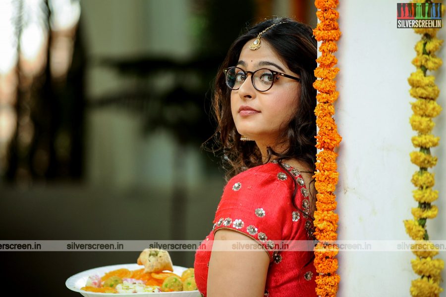 Inji Idupazhagi Movie Stills