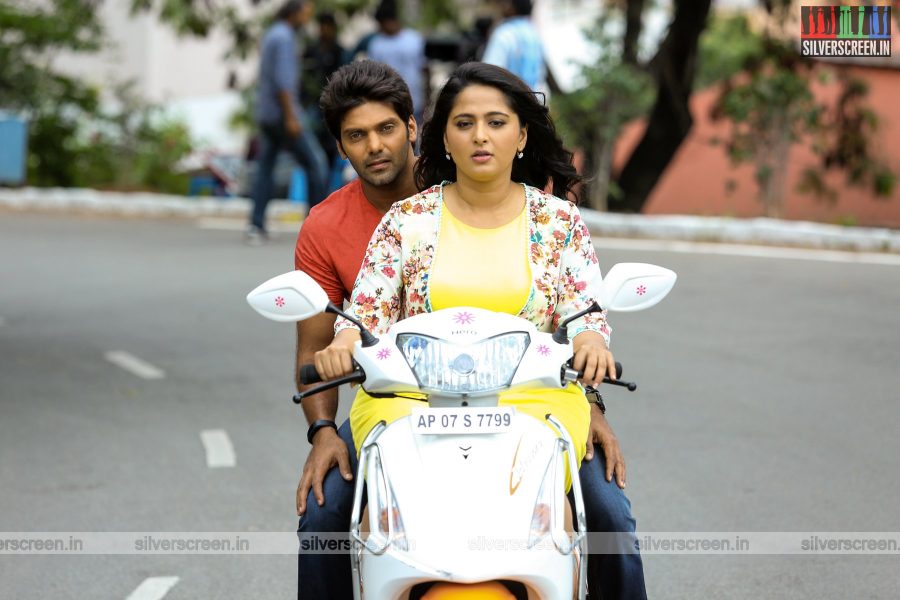 Inji Idupazhagi Movie Stills