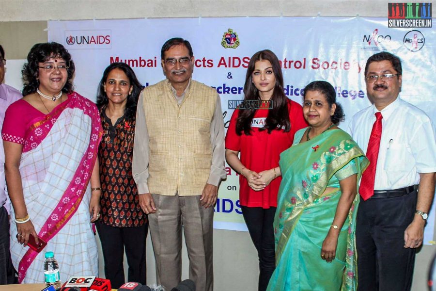Aishwarya Rai Bachchan Visits Cooper Hospital on World AIDS Day