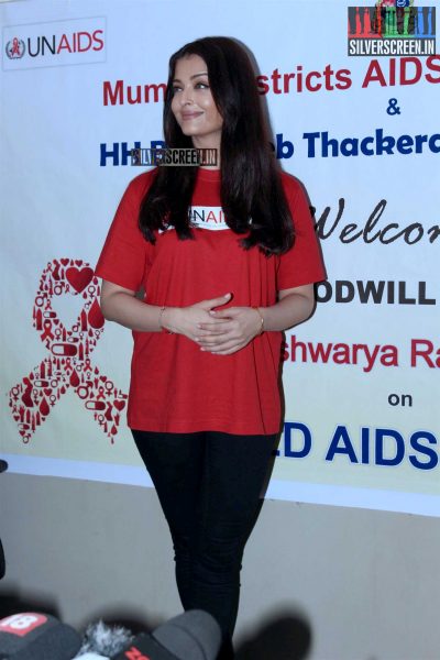 Aishwarya Rai Bachchan Visits Cooper Hospital on World AIDS Day