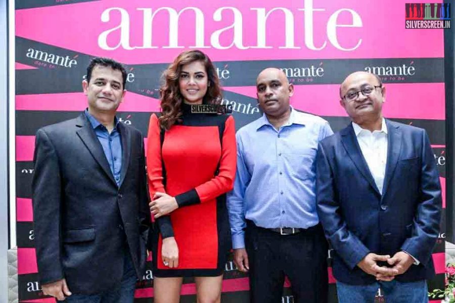 Esha Gupta at the Launch of Amante Store