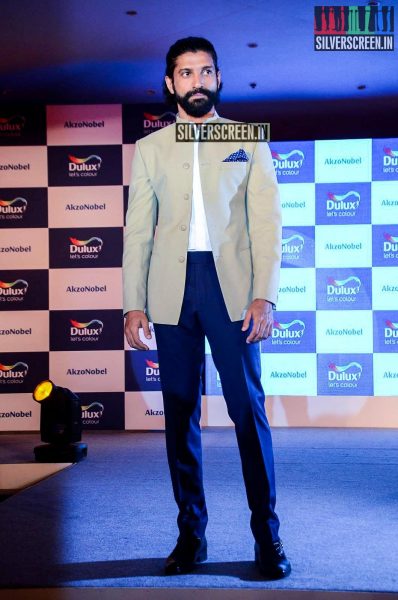 Farhan Akhtar and Shraddha Kapoor Unveil AkzoNobel's Monarch Gold