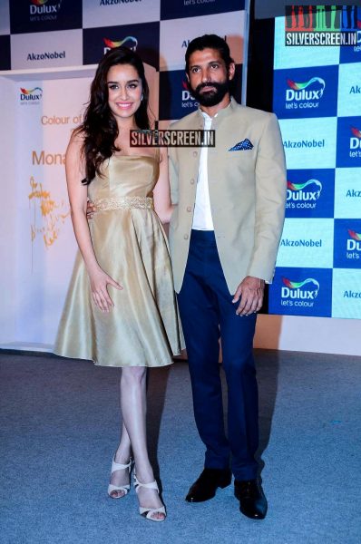 Farhan Akhtar and Shraddha Kapoor Unveil AkzoNobel's Monarch Gold