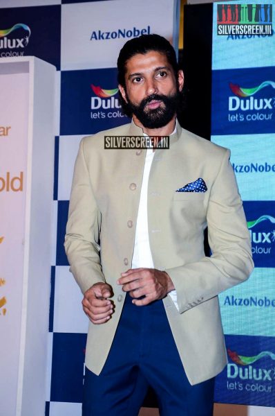 Farhan Akhtar and Shraddha Kapoor Unveil AkzoNobel's Monarch Gold