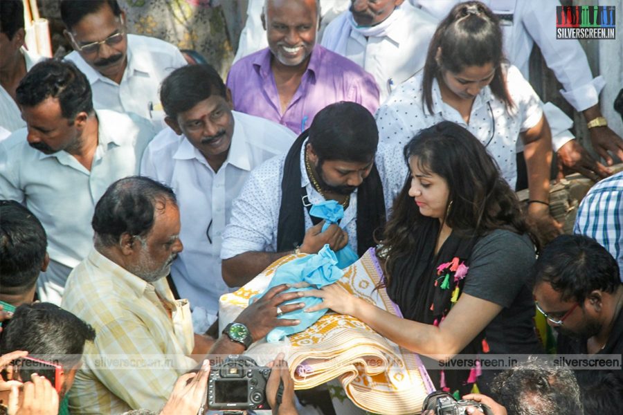 Namita Distributes Flood Relief Materials At Thiruvotriyur