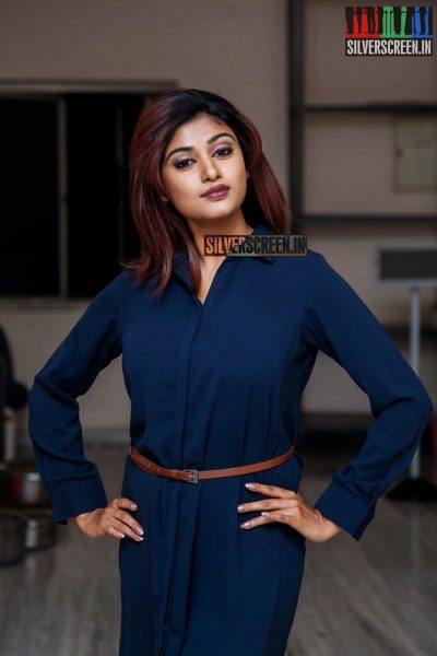 Oviya at the Idi Naa Love Story Logo Launch