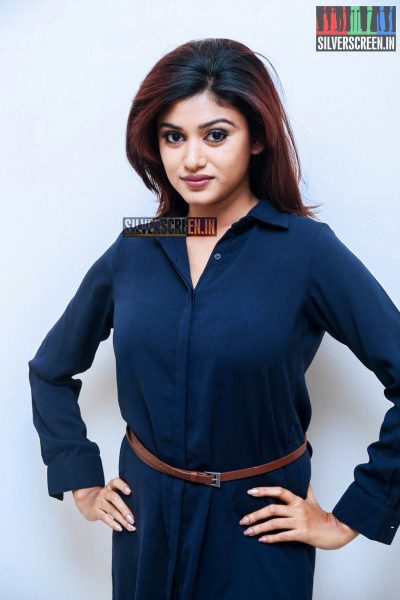 Oviya at the Idi Naa Love Story Logo Launch