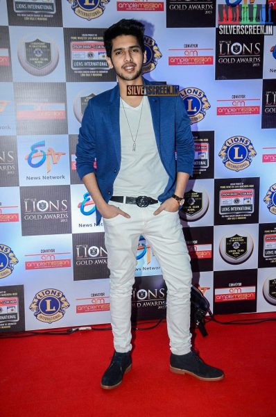 Ranveer Singh and Athiya Shetty at the 22nd Lions Gold Awards 2016