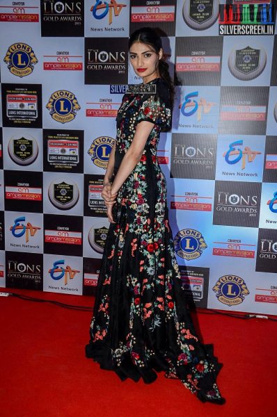 Ranveer Singh and Athiya Shetty at the 22nd Lions Gold Awards 2016