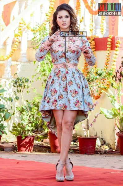 Sunny Leone Promotes Mastizaade on the sets of Chidya Ghar