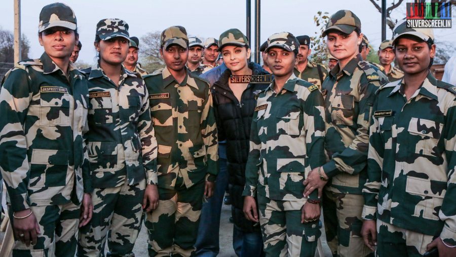 Aishwarya Rai with BSF Soldiers at Sarbjit Shooting Spot