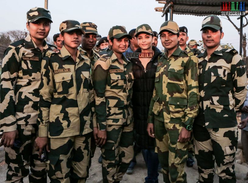 Aishwarya Rai with BSF Soldiers at Sarbjit Shooting Spot