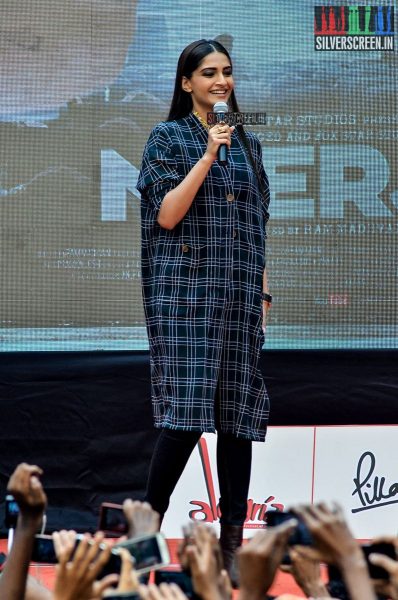 Sonam Kapoor Promotes Neerja at Pillai University