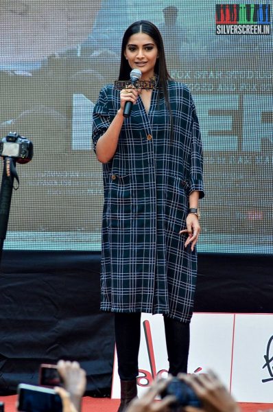 Sonam Kapoor Promotes Neerja at Pillai University