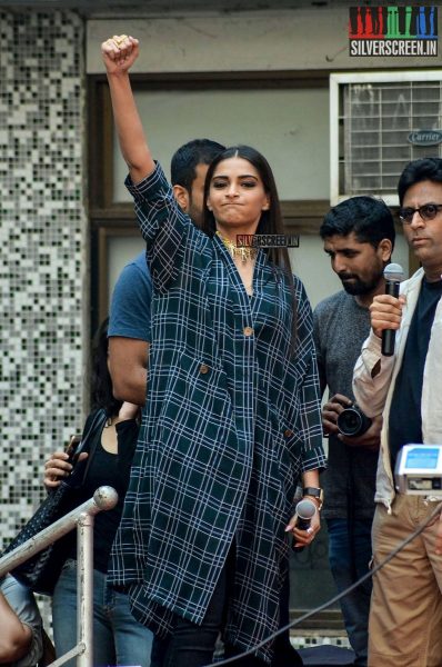 Sonam Kapoor Promotes Neerja at Pillai University