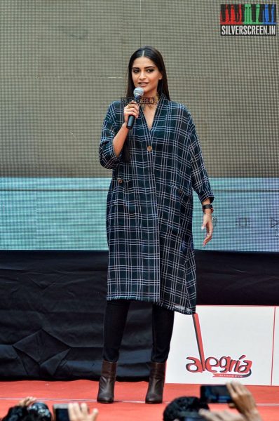 Sonam Kapoor Promotes Neerja at Pillai University