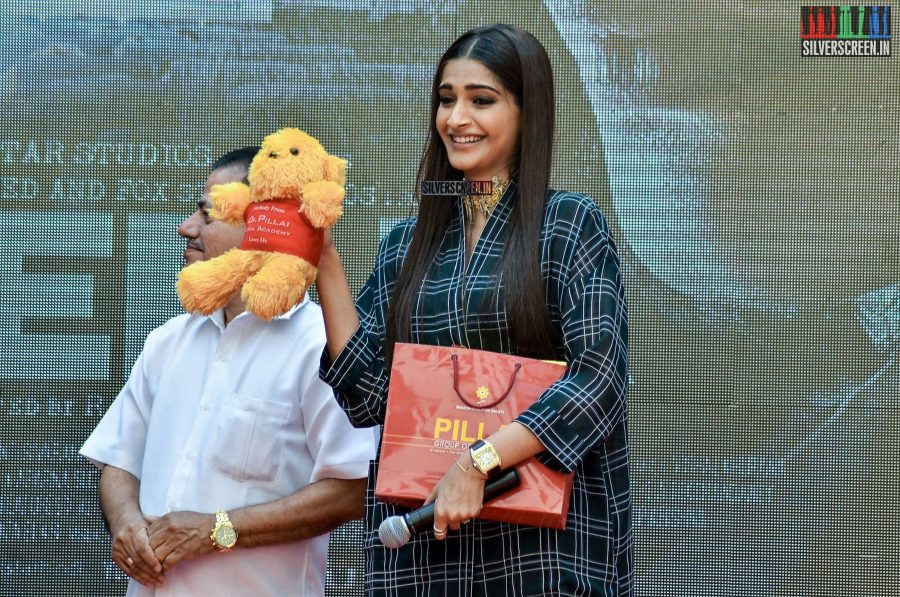 Sonam Kapoor Promotes Neerja at Pillai University