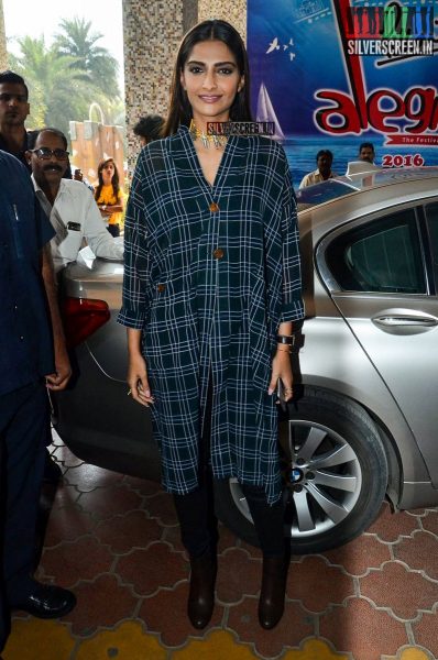 Sonam Kapoor Promotes Neerja at Pillai University