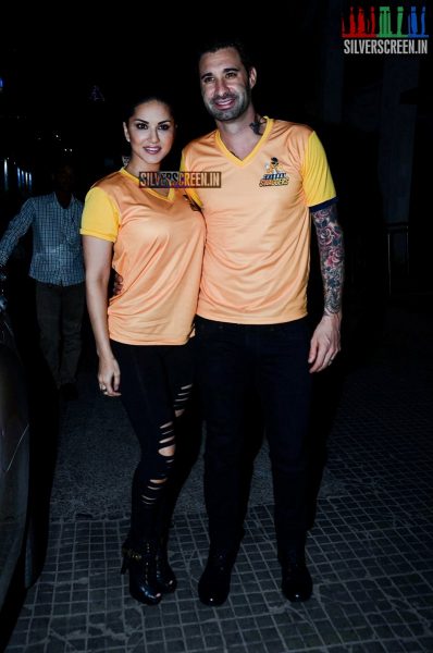 Sunny Leone Unveils the Chennai Swaggers at Smaaash