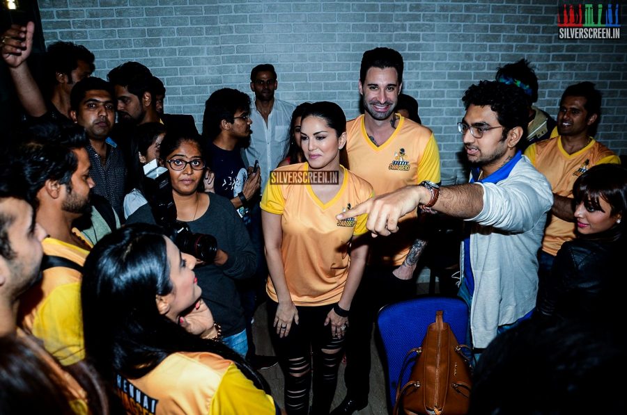 Sunny Leone Unveils the Chennai Swaggers at Smaaash