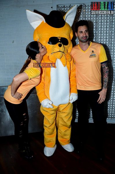 Sunny Leone Unveils the Chennai Swaggers at Smaaash