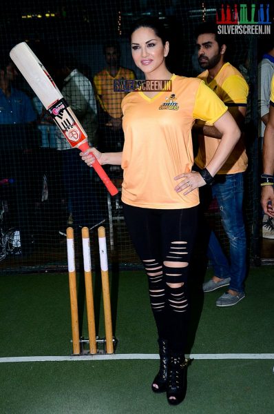 Sunny Leone Unveils the Chennai Swaggers at Smaaash