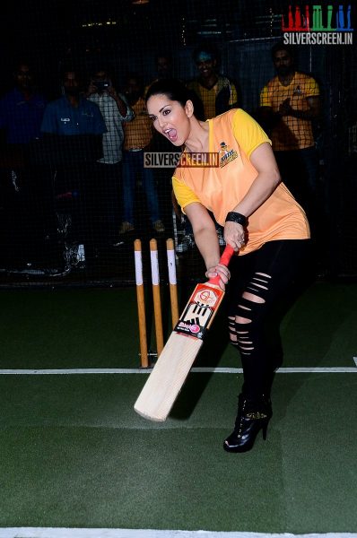 Sunny Leone Unveils the Chennai Swaggers at Smaaash