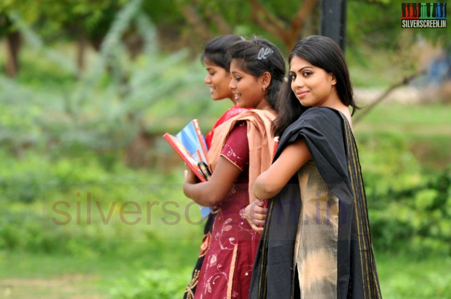 Actress Neha in Vidiyum Varai Vinmeengalaavom Movie Stills