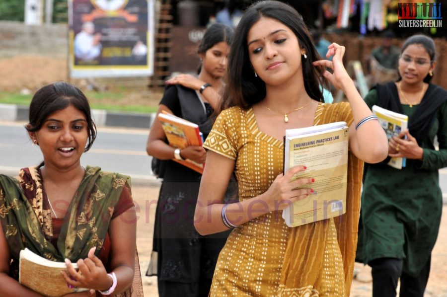 Actress Henna in Vidiyum Varai Vinmeengalaavom Movie Stills