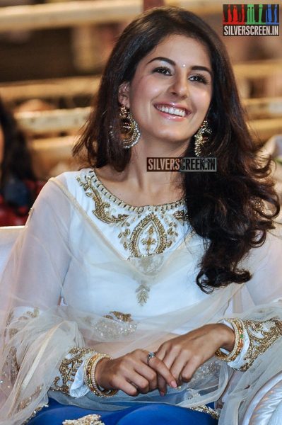 Isha Talwar at Raja Cheyyi Vesthe Audio Launch