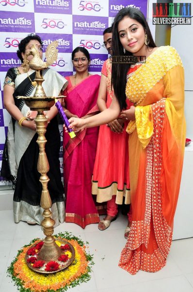 Poorna at the Launch of Naturals Salon at Vijayawada