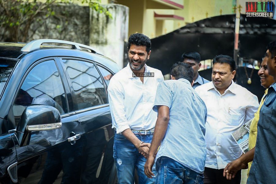 Prabhu Deva Unveils Michael Jackson Statue at VELS University