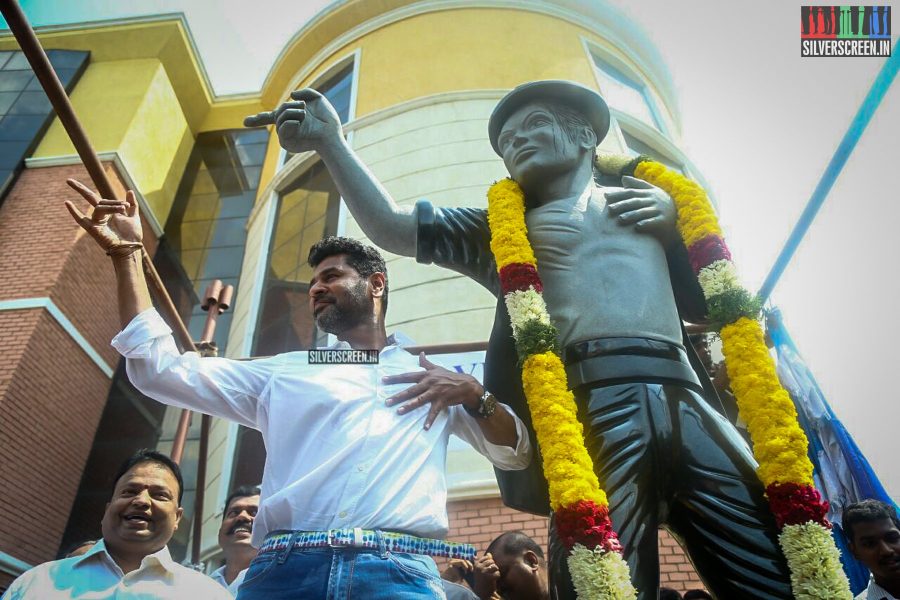 Prabhu Deva Unveils Michael Jackson Statue at VELS University