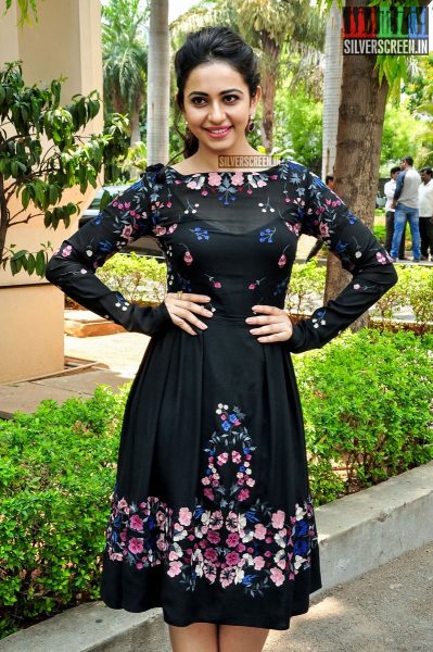 rakul-preet-singh-at-sarainodu-movie-promotions-photos-0044.jpg