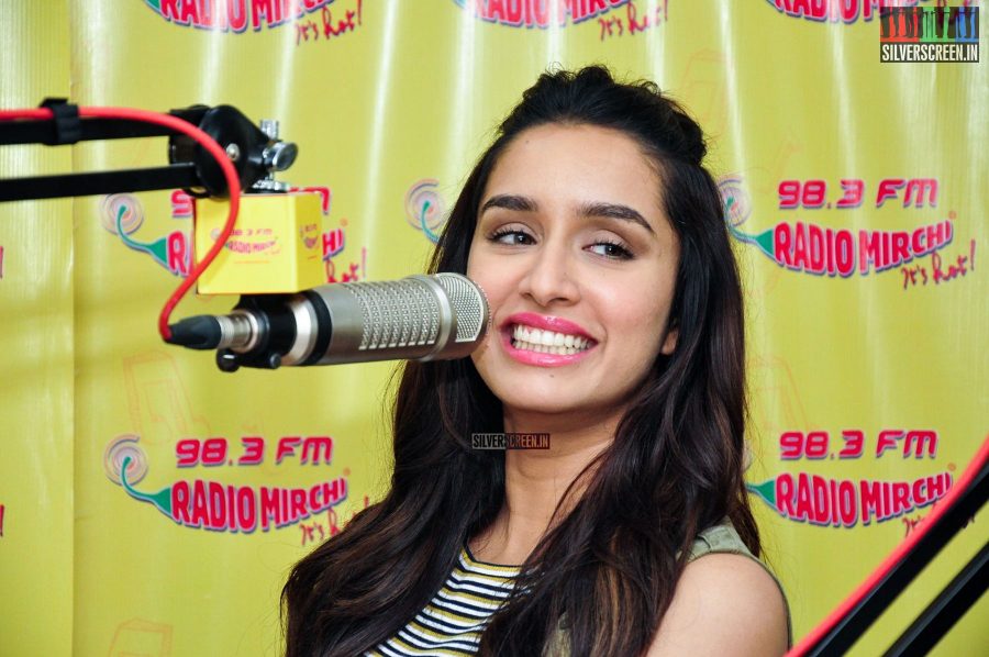 Shraddha Kapoor Promotes Baaghi at Radio Mirchi