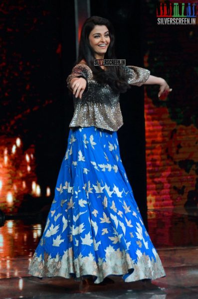 Aishwarya Rai Promotes Sarbjit on the Sets of Sa Re Ga Ma