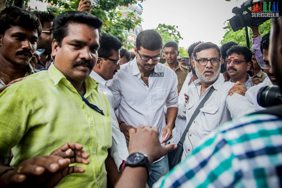 celebrities-vote-in-tamil-nadu-assembly-elections-2016-hq-photos-0006.jpg