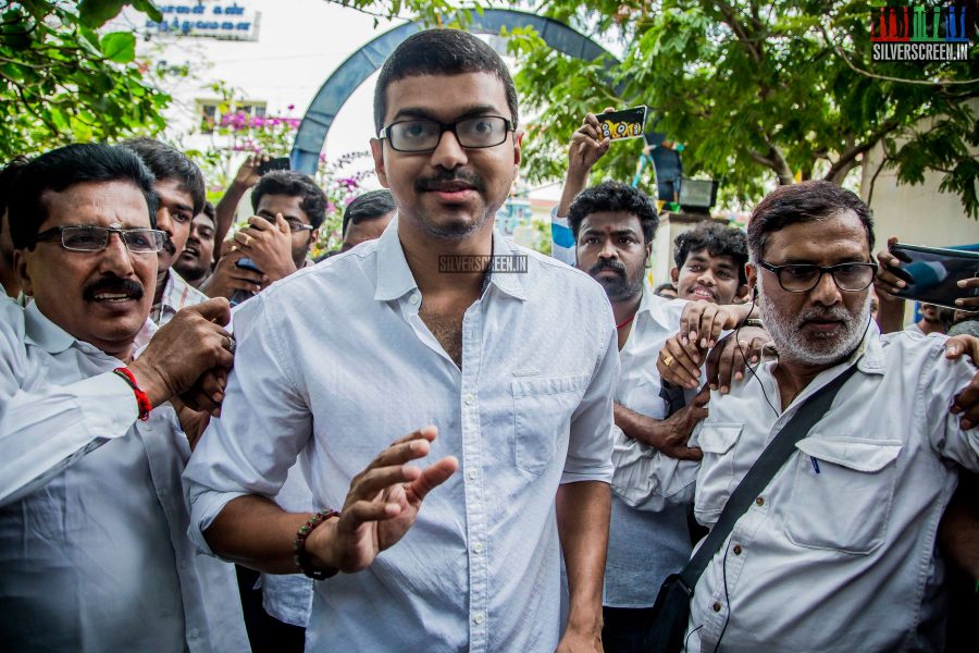 celebrities-vote-in-tamil-nadu-assembly-elections-2016-hq-photos-0008.jpg