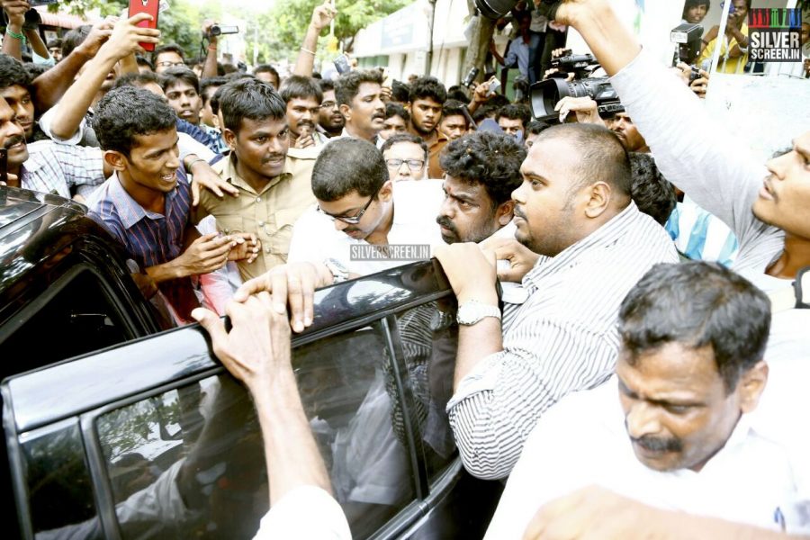 kollywood-votes-at-tamil-nadu-assembly-elections-2016-photos-0031.jpg