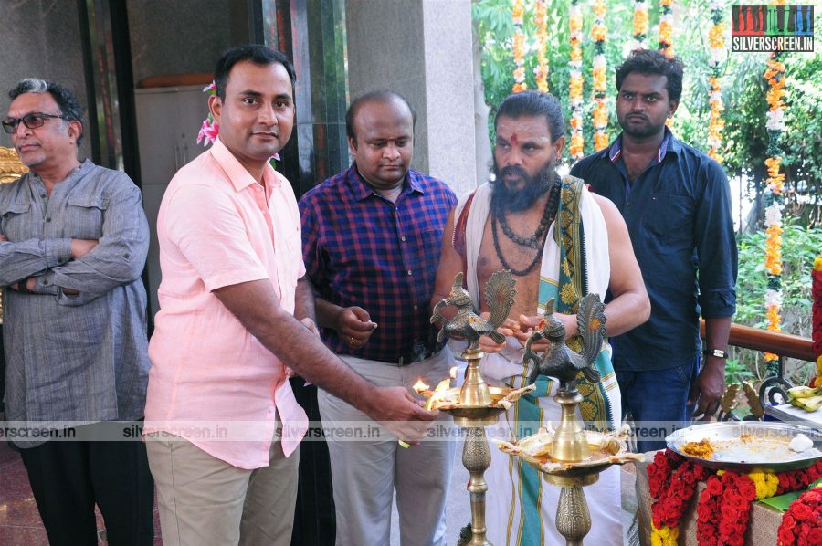 Thittam Poattu Thirudura Kootam Movie Launch Photos