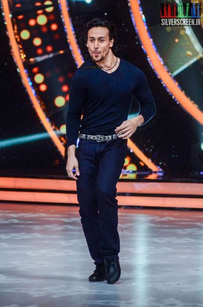 Jacqueline Fenandez at the Promotion of A Flying Jatt on the sets of Jhalak Dikhhla Jaa season 9