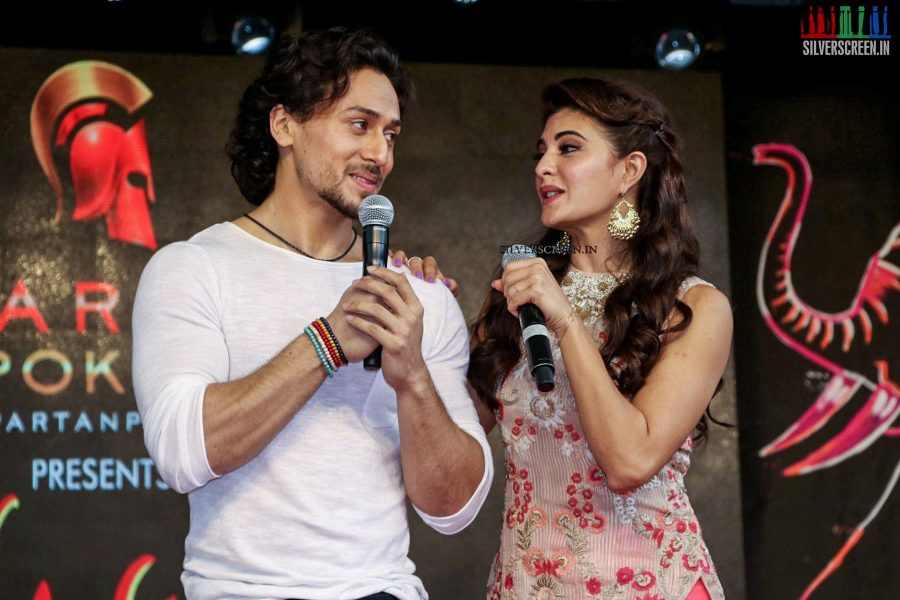 Tiger Shroff and Jacqueline Fernandez Promote The Flying Jatt at Umang Festival