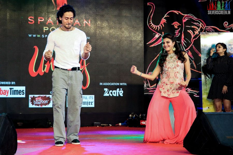 Tiger Shroff and Jacqueline Fernandez Promote The Flying Jatt at Umang Festival