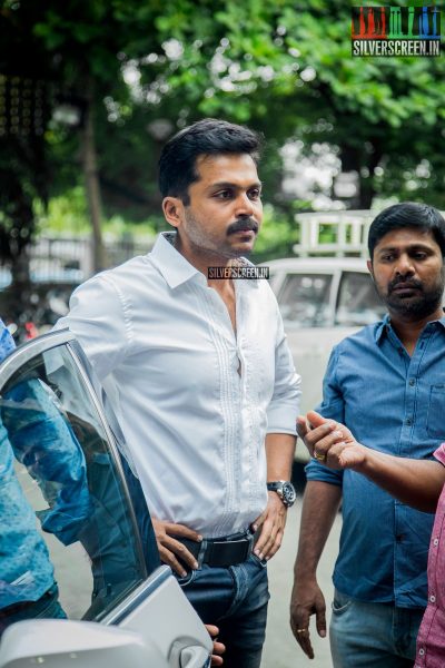 Karthi looked dapper in a crisp white shirt, making us super eager for Kaatru Veliyidai