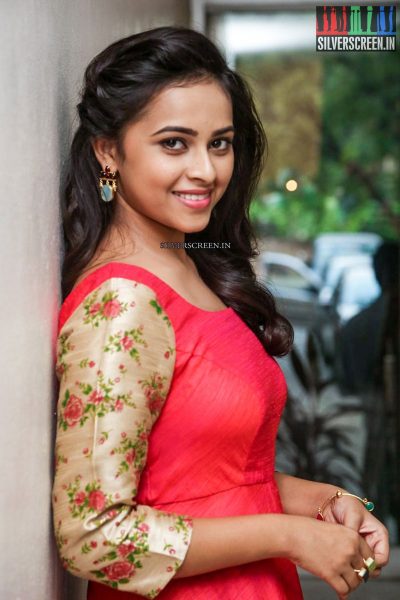 Sri Divya at Kaashmora Press Meet