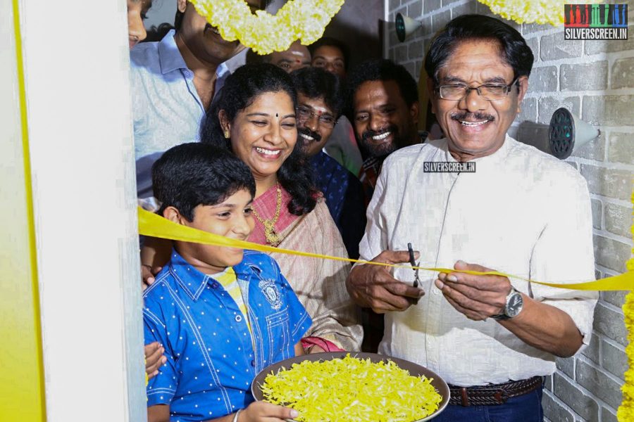 directors-p-bharathiraja-perarasu-ponram-inauguration-cs-kitchen-restaurant-photos-0004.jpg