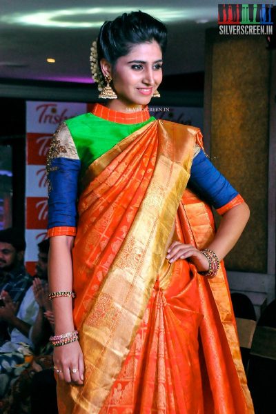 in-pictures-pranitha-subhash-and-shamili-at-the-love-for-handloom-event-photos-0001.jpg