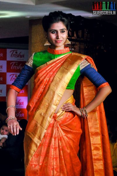 in-pictures-pranitha-subhash-and-shamili-at-the-love-for-handloom-event-photos-0002.jpg