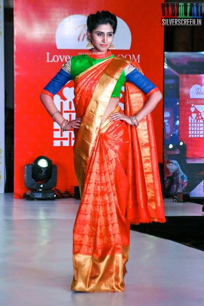 in-pictures-pranitha-subhash-and-shamili-at-the-love-for-handloom-event-photos-0003.jpg